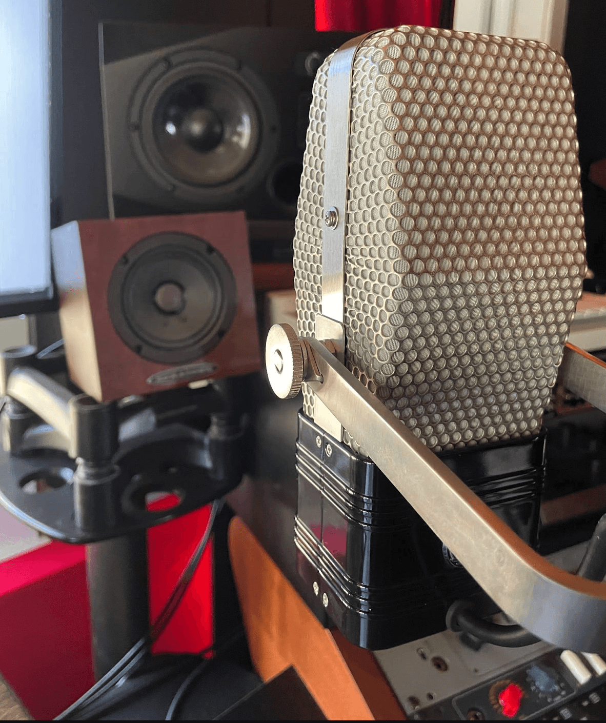 Microphone creating AI voice model