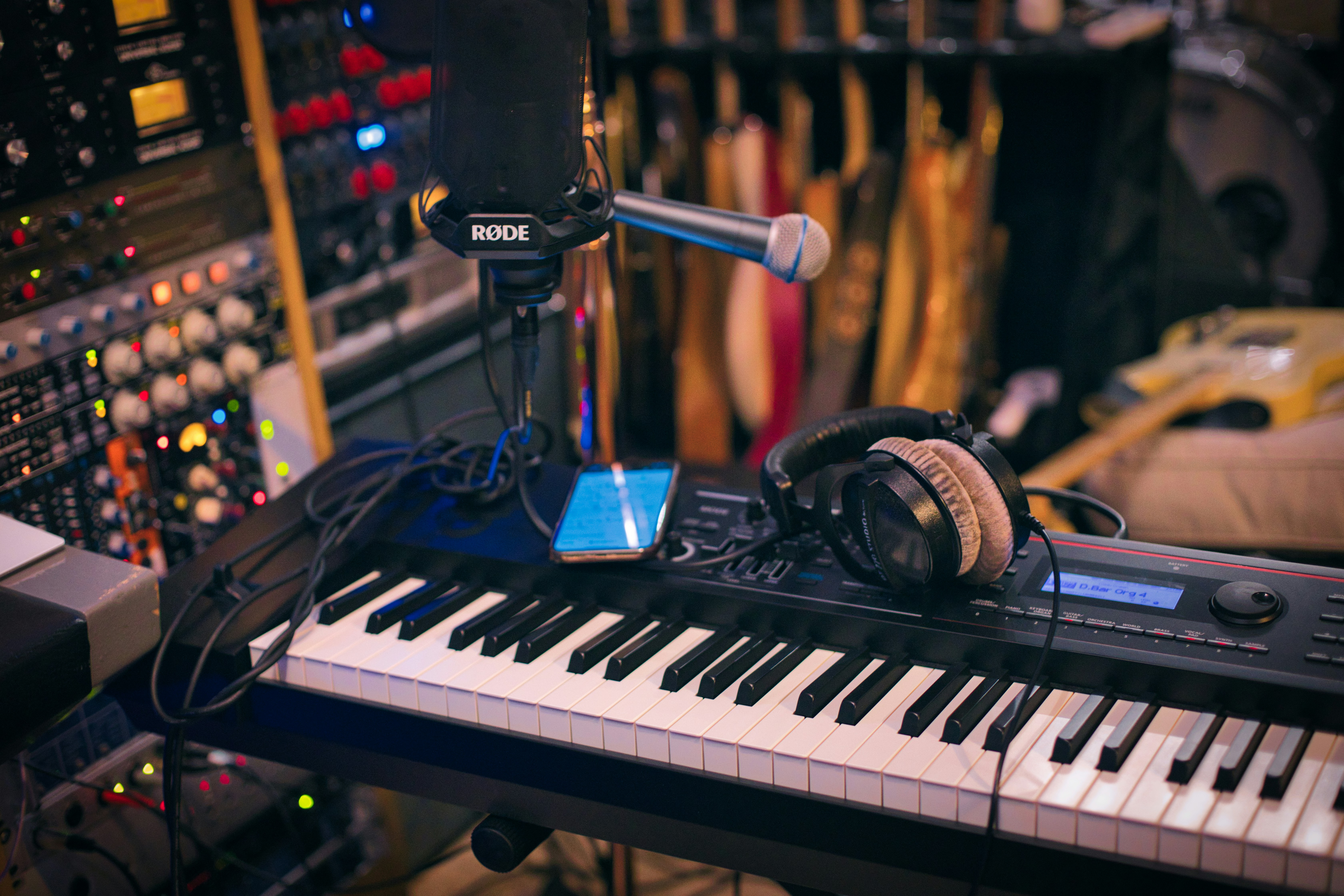 Photo by <a href="https://unsplash.com/@caught_in_joy?utm_content=creditCopyText&utm_medium=referral&utm_source=unsplash">Caught In Joy</a> on <a href="https://unsplash.com/photos/black-and-white-electric-piano-keyboard-PukZSAi_K5o?utm_content=creditCopyText&utm_medium=referral&utm_source=unsplash">Unsplash</a>